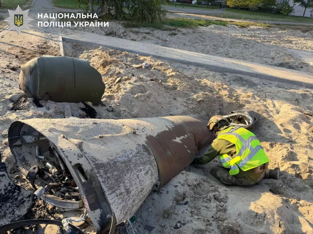 Баллистическую ракету обезвреживают в Киеве