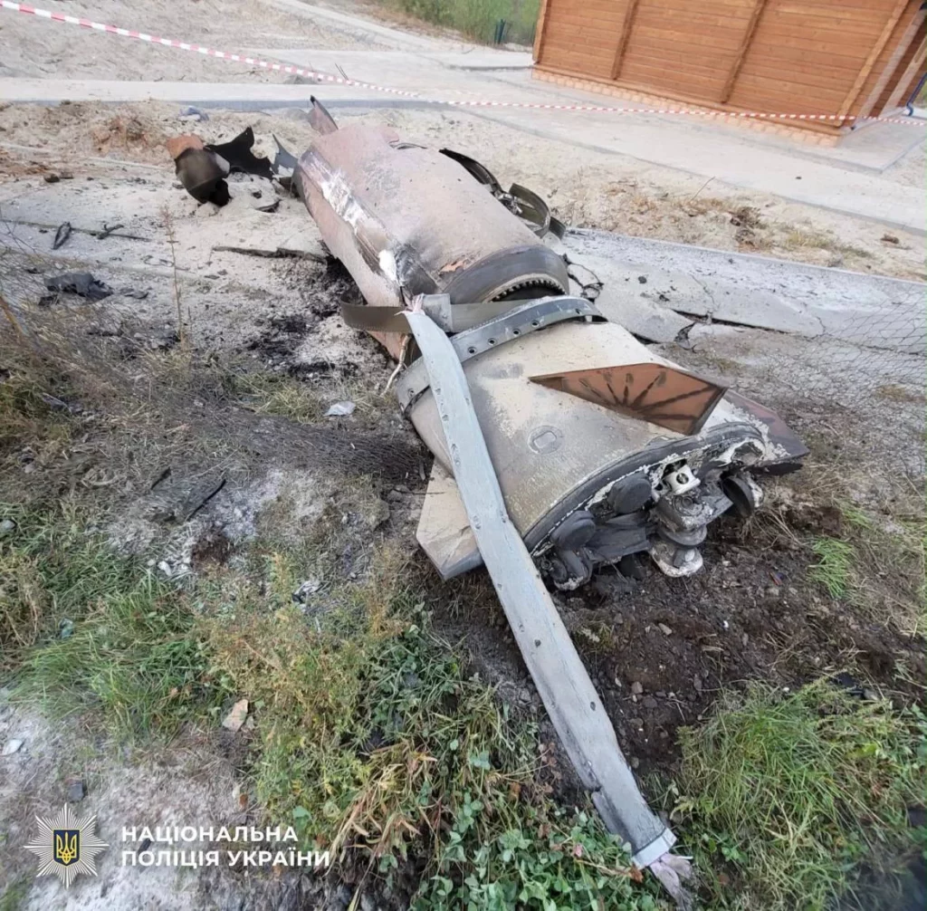 Баллистическую ракету обезвреживают в Киеве