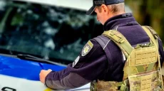 Пытался откупиться 500 долларами на блокпосте: в чем заподозрили копы водителя