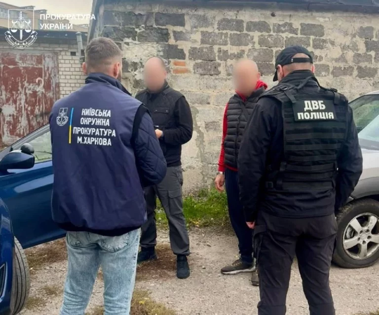 Права «под ключ»: экс-правоохранитель в Харькове требовал 15 тысяч – следствие