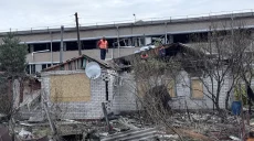 Удар по Новобаварскому району: выбитые окна уже закрыли, что с крышами