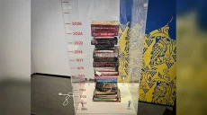 Обожженные книги в Харькове стали инсталляцией: ее показали в Германии (фото)