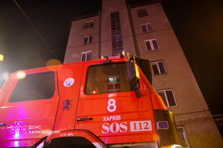 Шестиэтажный дом горел в Харькове: погиб житель, пятеро пострадавших
