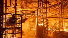 Во время ликвидации пожара в «Эпицентре» пострадал спасатель (фото/видео)