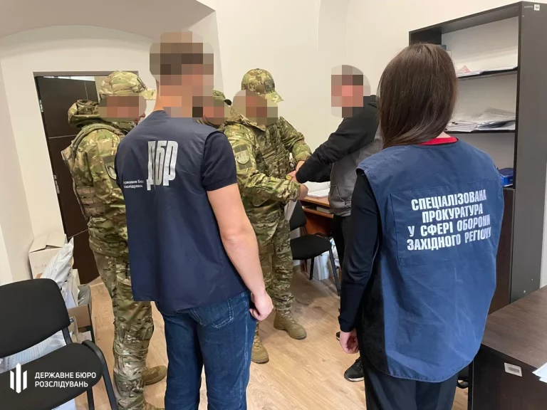 Военному ТЦК, осужденному за взятку, вручили подозрение: умер мобилизированный