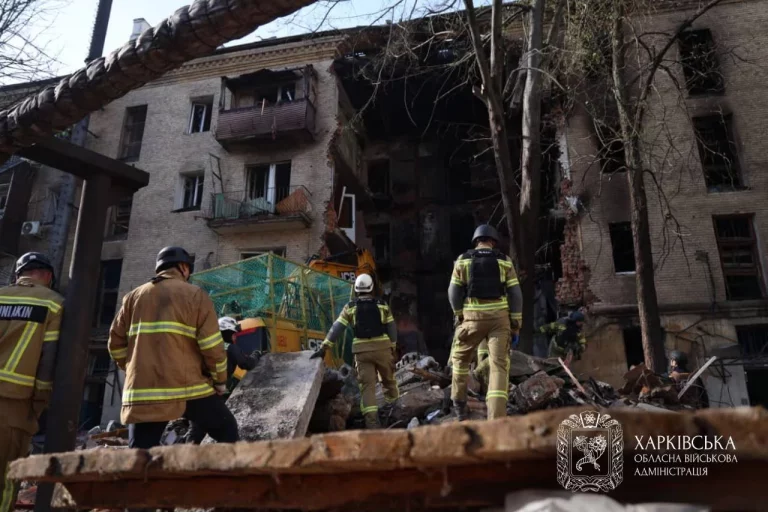 Рятувальник у важкому стані: що відомо про постраждалих у Харкові (відео)