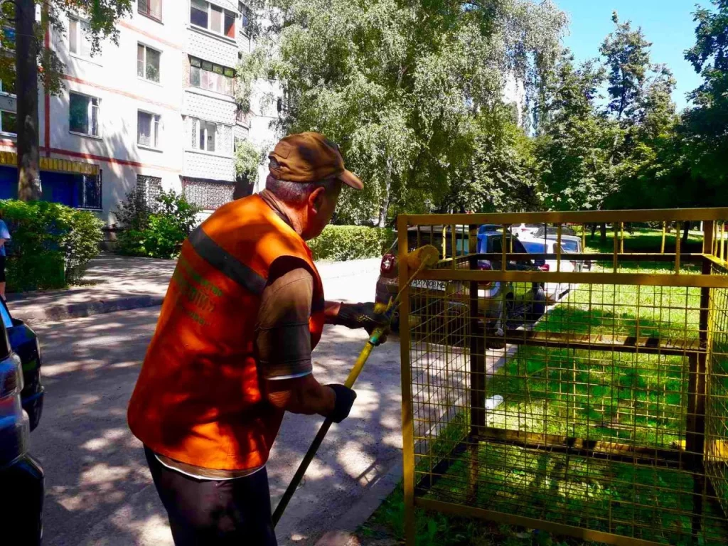 работа коммунальщиков за месяц в Харькове
