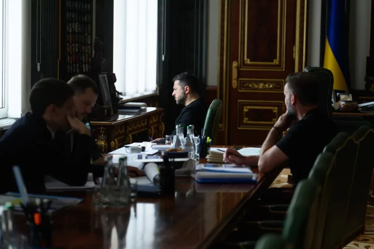 Зеленский: разведка информирует о подготовке россиян к массированному удару
