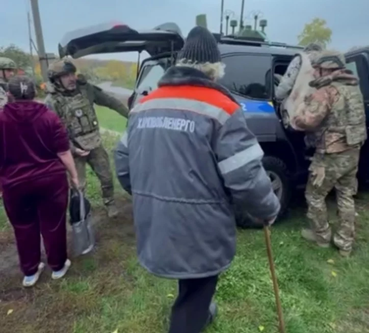 «Белые Ангелы» эвакуировали пять жителей прифронтовой громады: видео