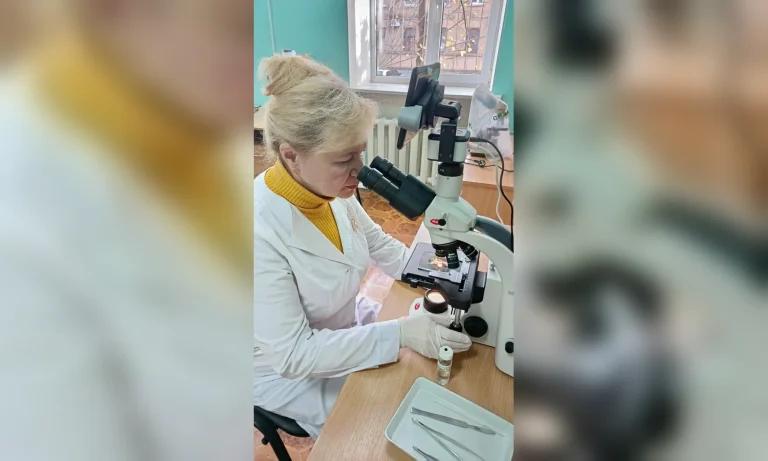 Болело и чесалось веко: на Харьковщине женщине удалили гельминта длиной 9,5 см
