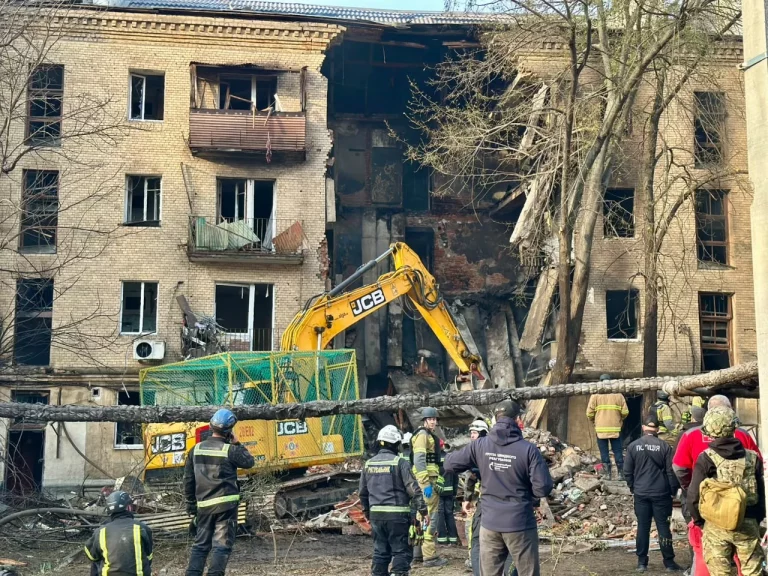 Последствий обстрелов ликвидируют в Холодногорском районе Харькова
