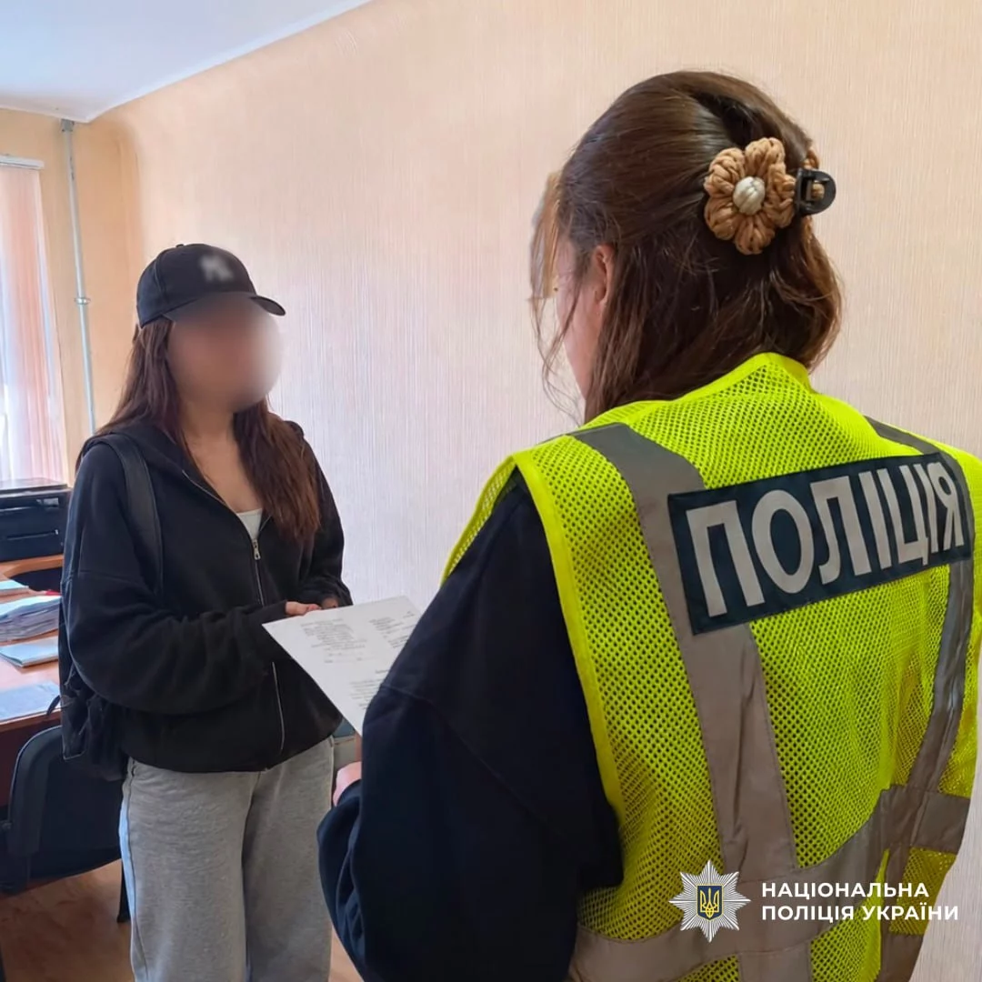 Косметика, одежда, продукты: харьковчанку подозревают в серии краж