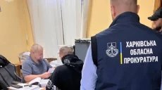 Лесничий на Чугуевщине «не заметил», как срубили почти 50 дубов — следствие