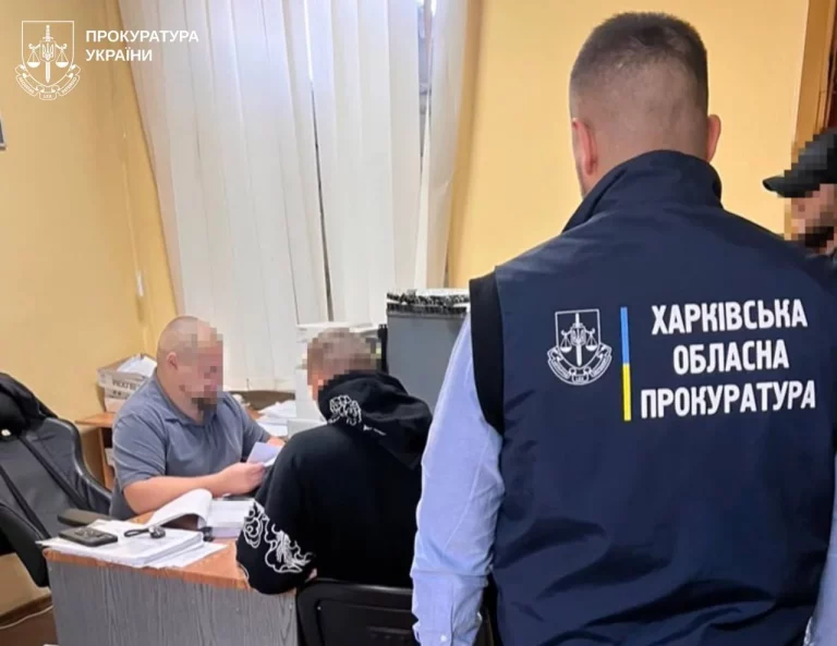 Лесничий на Чугуевщине «не заметил», как срубили почти 50 дубов — следствие