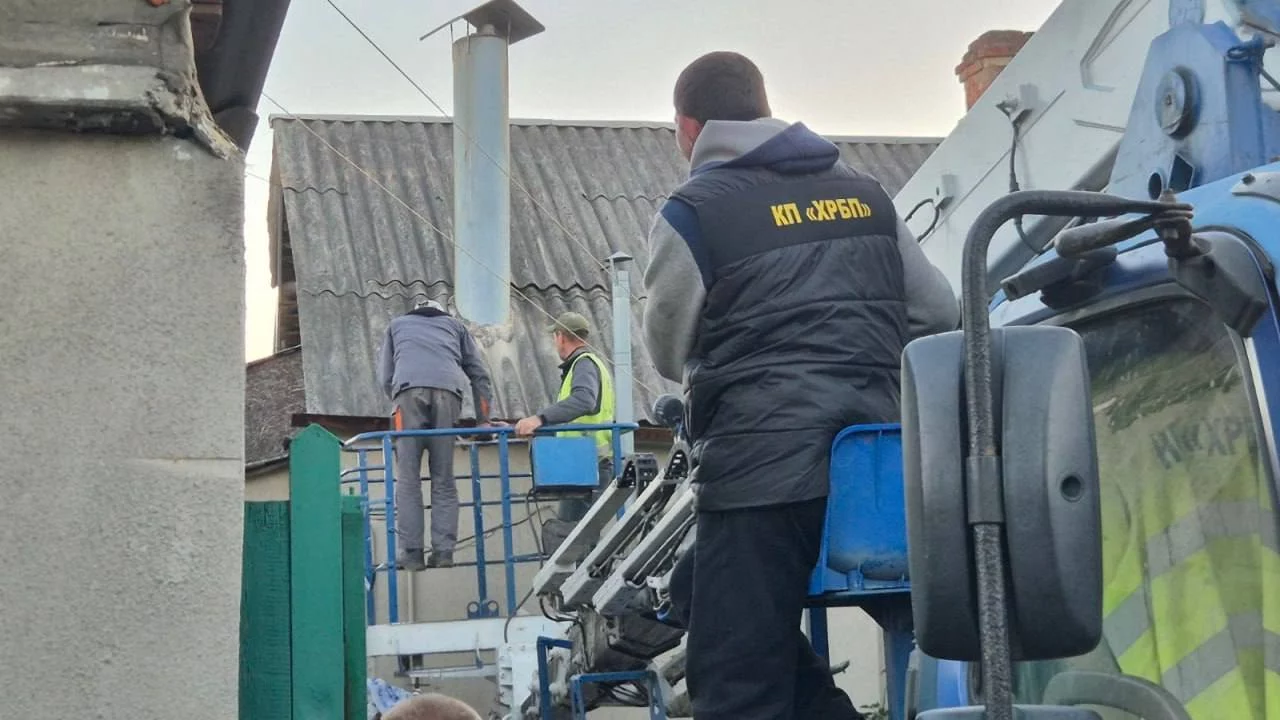 Последствия атак РФ: в трех районах Харькова закрыли более 1,2 тыс. окон