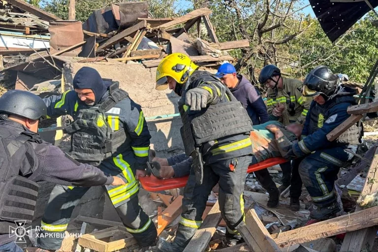 Жінку врятували з-під завалів зруйнованого будинку після удару РФ по Чугуєву