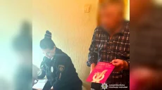 Пенсионеру в Харькове полиция запретила приближаться к супруге