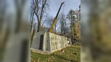 Вернут ли праздники? В Центральном парке Харькова ставят укрытие на 50 мест