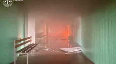 Били «бандеролью». Показали последствия удара по поликлинике в Харькове (фото)