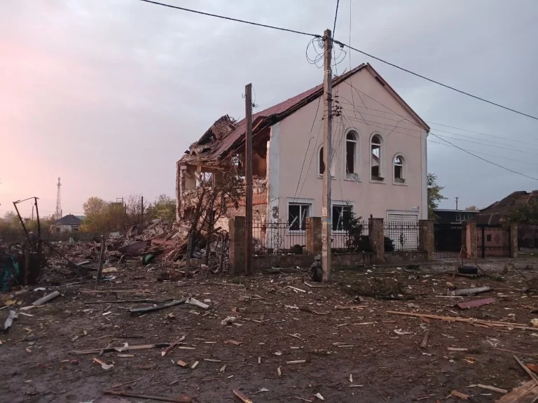 Протестантську церкву зруйнували росіяни в Ізюмі на Харківщині (фото)