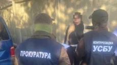 Пропонувала допомогу: прибиральниця шпигувала за військовими у Харкові