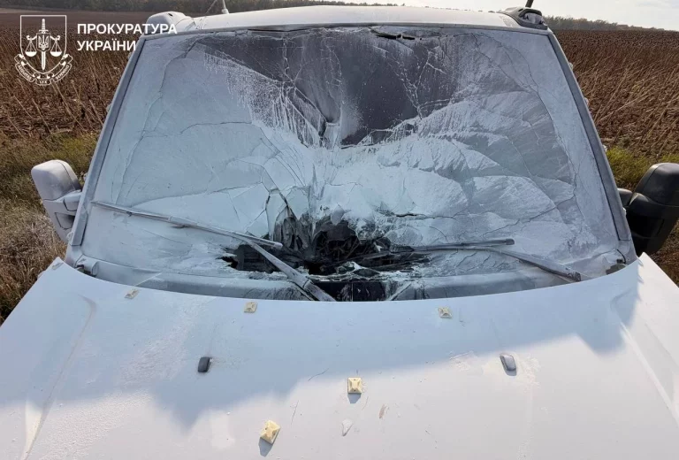 Погибший и двое пострадавших: FPV-дроны атаковали автомобили на Харьковщине
