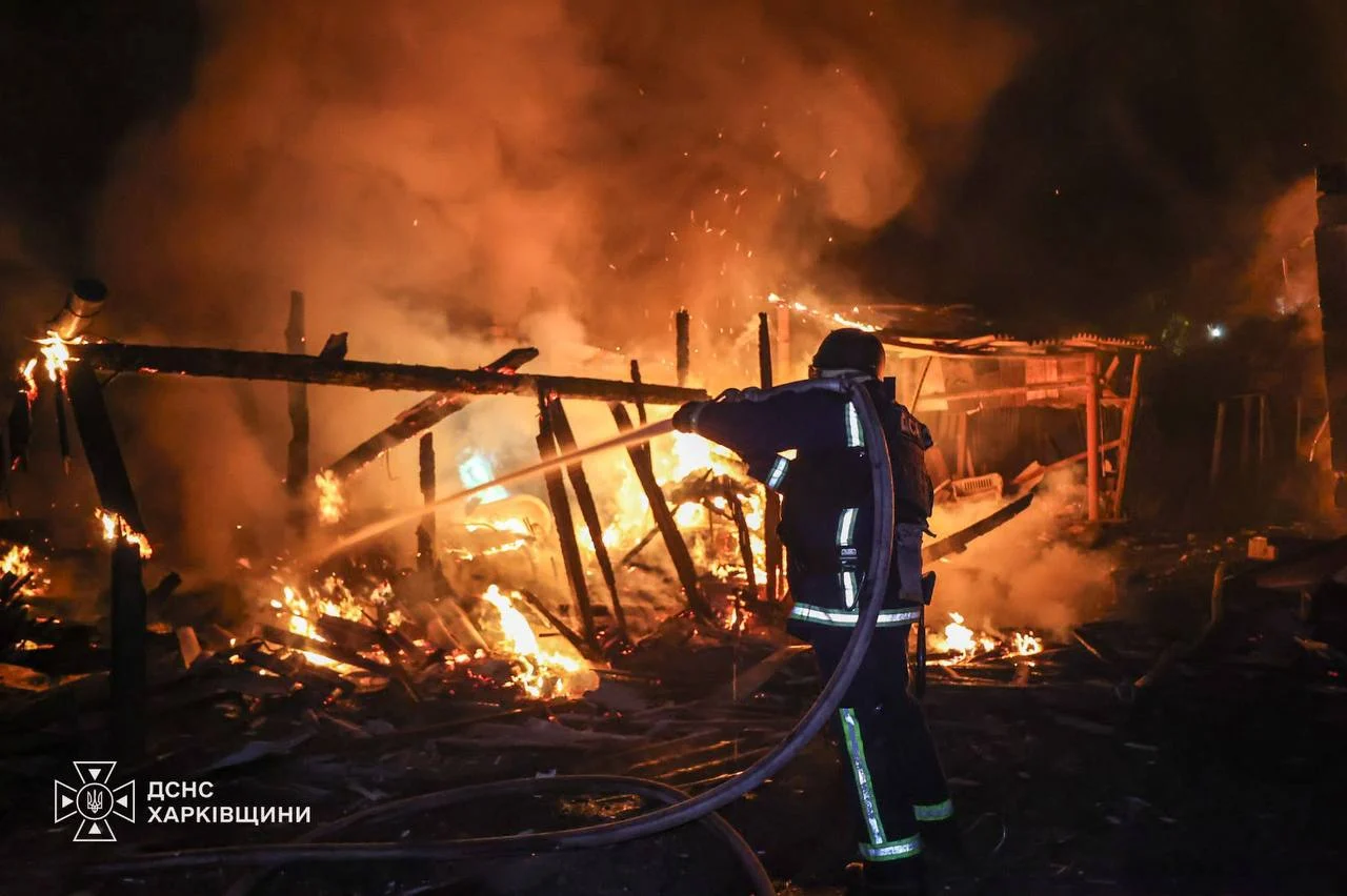 П’ятеро постраждалих, виникла пожежа – вночі Харків атакували росіяни