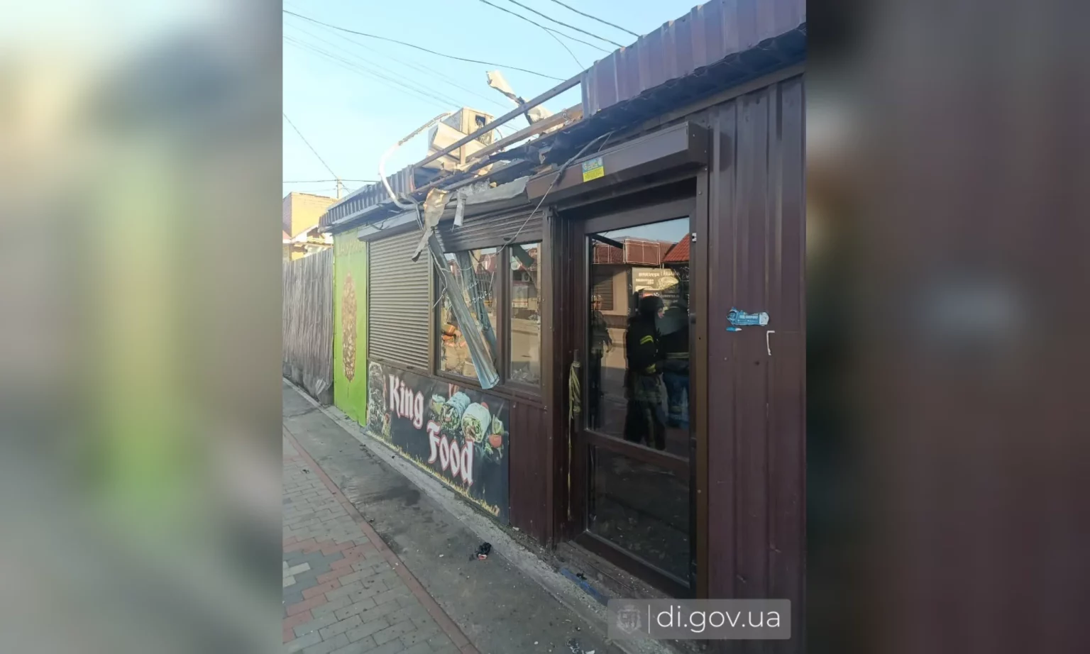 Киоск с фастфудом россияне атаковали в городе под Харьковом: двое раненых