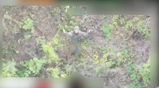 На Харьковщине пограничники взяли в плен оккупанта с помощью дрона 📹