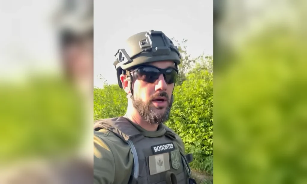 загинув волонтер Джессі Адамс